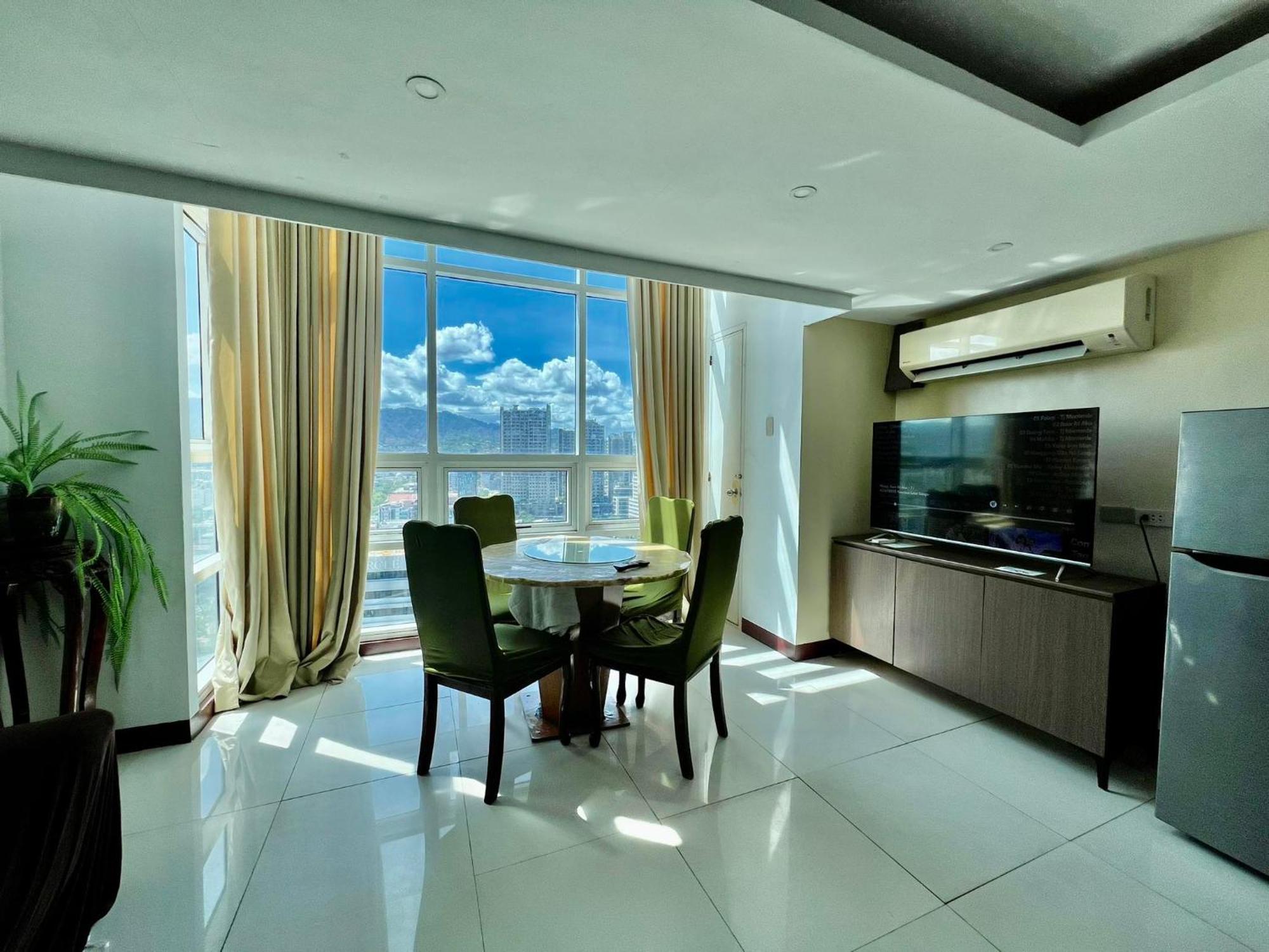 2 Bedroom Condo Unit With City And Mountain View Cebú Exterior foto